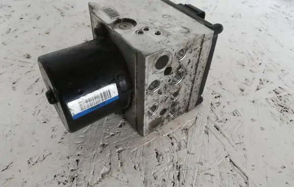 Volkswagen PASSAT B6 ABS Pump 3C0614095P