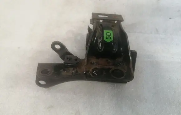 Toyota Corolla Verso AR10 Engine mount bracket 123720R010