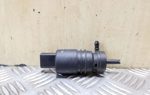 BMW X3 E83 Windscreen/windshield washer pump 8362154