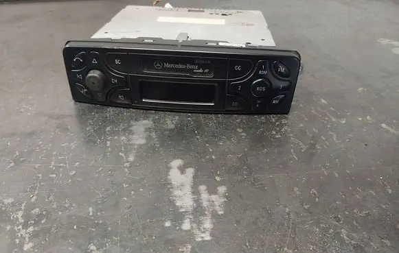 Mercedes-Benz C W203 Radio/CD/DVD/GPS head unit A2038201686 Q04 BE6019