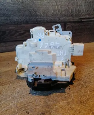 Audi A6 S6 C6 4F Front door lock