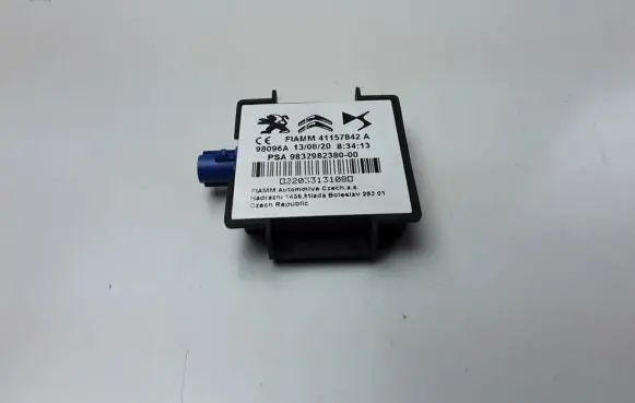 Peugeot 3008 II Aerial GPS antenna 9832982380