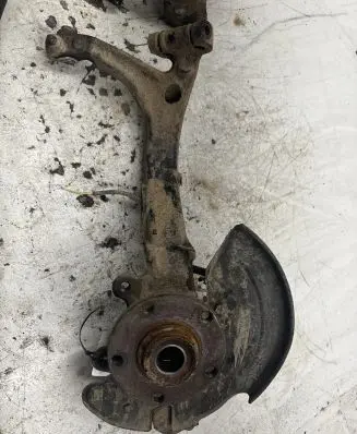Audi A4 S4 B5 8D Front wheel hub
