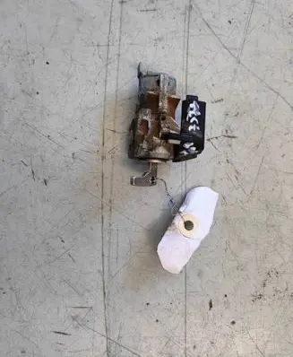 Mercedes-Benz C W204 Front door lock (next to the handle)