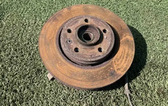 Front wheel hub spindle knuckle