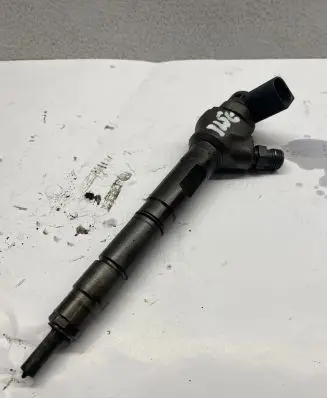 Volkswagen PASSAT B7 Fuel injector 03L130755L 0445110369