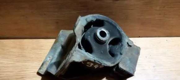 Honda Civic Engine mount bracket