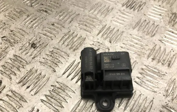 Mercedes-Benz A W176 Glow plug pre-heat relay A6519005602