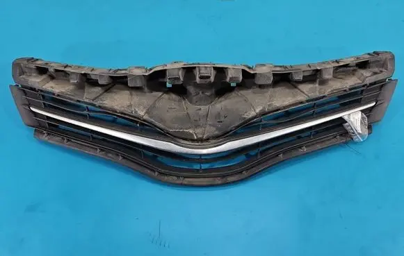 Toyota Yaris Front bumper upper radiator grill 531110D370 IMPRK1536401