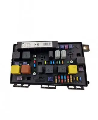 Opel Zafira B Fuse module 13206754