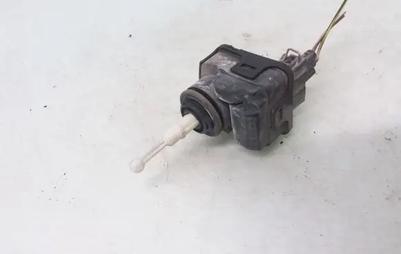 Audi 80 90 S2 B4 Headlight level adjustment motor 8A0941295C
