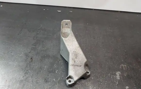 Audi A4 S4 B6 8E 8H Engine mounting bracket 8E0199307A