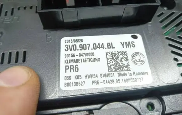 Skoda Superb B8 (3V) Climate control unit 3V0907044BL 901560470008 B00138627