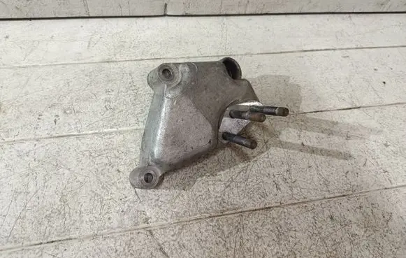 Volvo S40, V40 Engine mounting bracket 30611139