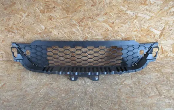 Iveco Daily 6th gen Front bumper lower grill 5801529764