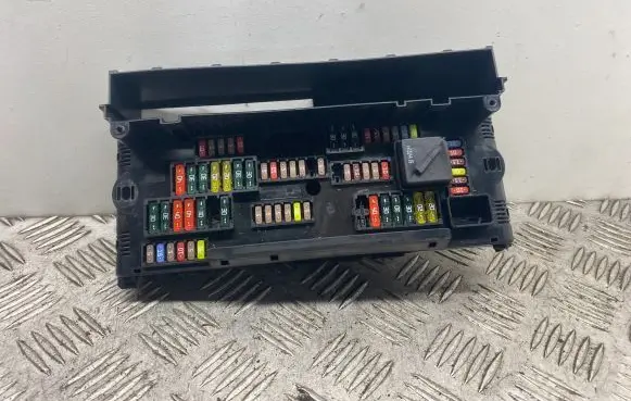 BMW 5 F10 F11 Fuse module 9252815 925281501
