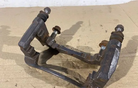 Nissan Qashqai Front Brake Caliper Pad/Carrier 