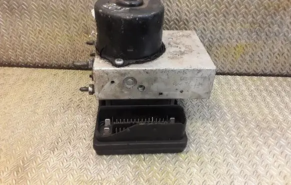Mercedes-Benz C W203 ABS Pump 2095451432