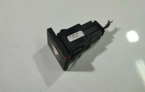 Volkswagen Touareg I Hazard light switch 7L0953235