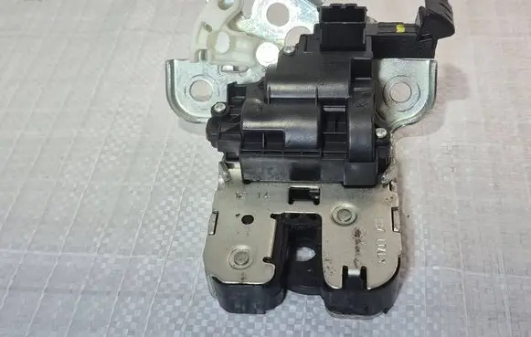 Skoda Octavia Mk3 (5E) Tailgate/trunk/boot lock/catch/latch 5E0827505