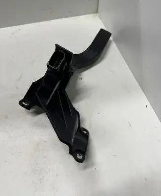 Ford Mondeo Mk III Accelerator throttle pedal 2S719F836DA 632500000461