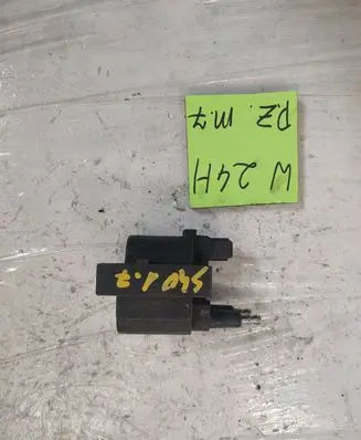 Volvo S40, V40 Valve vacuum 89745311564
