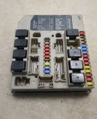 Nissan Note (E11) Fuse box set 284B7AX61A R2633