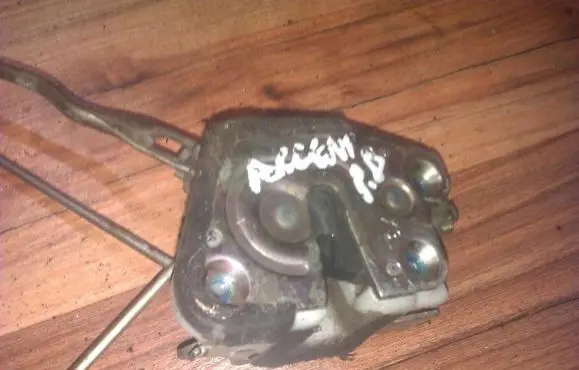 Hyundai Accent Front door lock