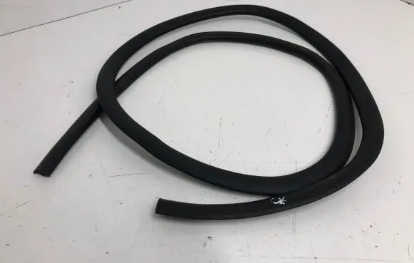 Opel Vivaro Rubber seal rear door 