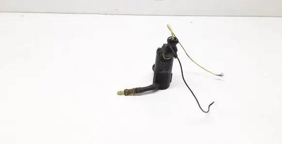 Volvo V70 Windscreen/windshield washer pump 9169611