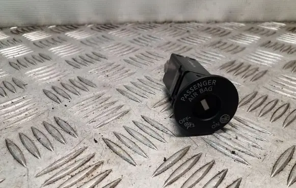 Nissan Juke I F15 Passenger airbag on/off switch 
