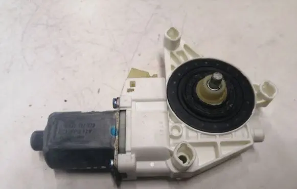 Mercedes-Benz ML W164 Front door window regulator motor A2518200742