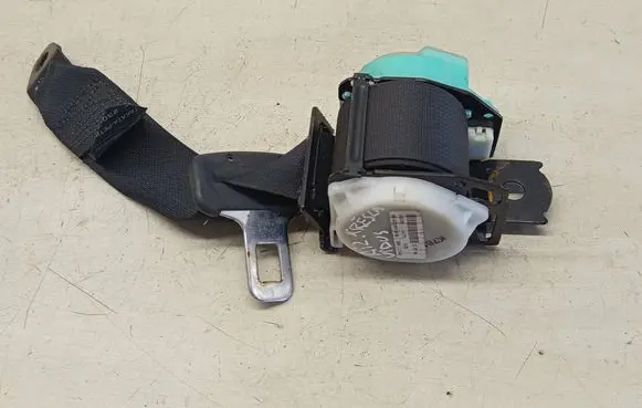Toyota Avensis T250 Rear seatbelt 306103399FKAAA 143189 0130