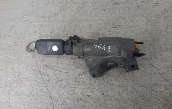 Volkswagen Golf IV Ignition lock 4B0905851C