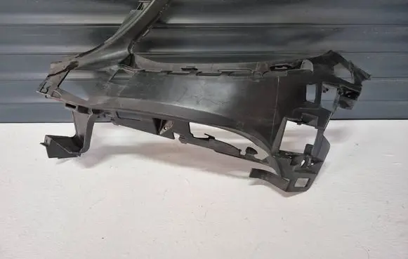Mercedes-Benz E W213 Front bumper mounting bracket A2138850865