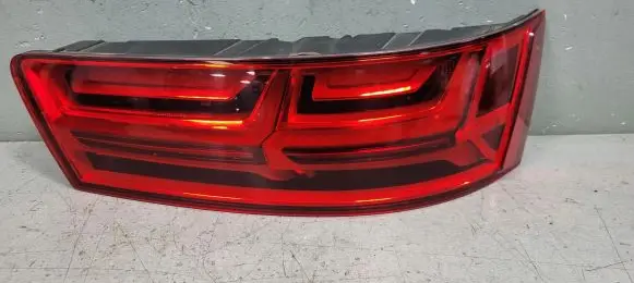 Audi Q7 4M Rear/tail lights 4M0945094D