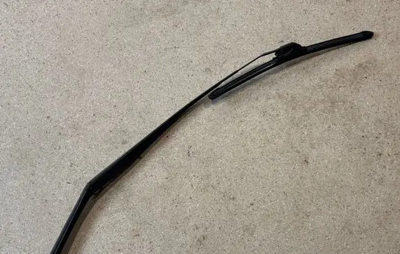 Hyundai Ioniq 5 Front wiper blade arm NO3R