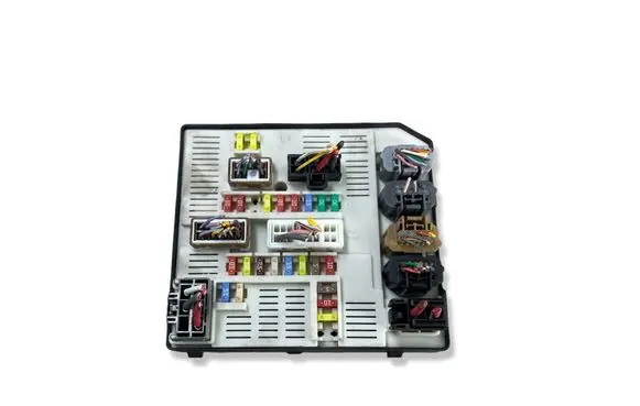 Renault Megane III Fuse module 519339402 284B61871R