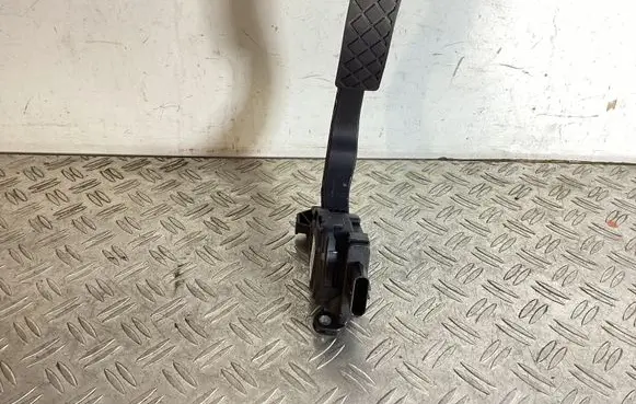Porsche Macan (95B) Accelerator throttle pedal 8K1723523A