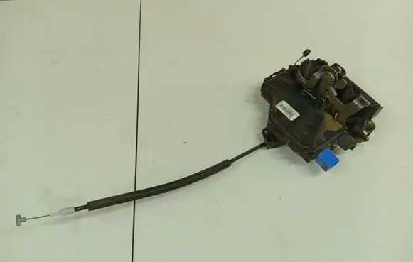 Skoda Fabia Mk2 (5J) Rear door lock 6Y0839015A