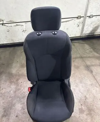 Nissan Juke I F15 Front driver seat