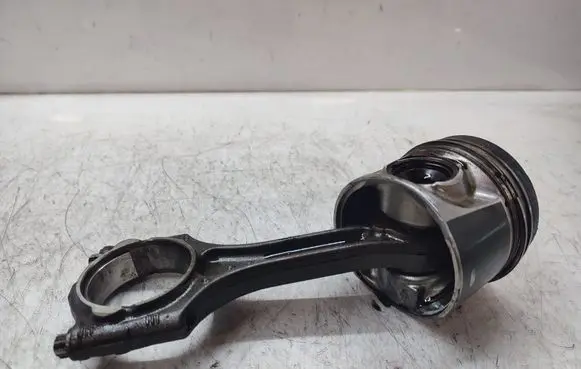 Volvo V40 Piston with connecting rod