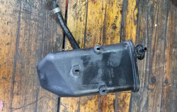 Audi A3 S3 8P Active carbon filter fuel vapour canister 1K0201801B