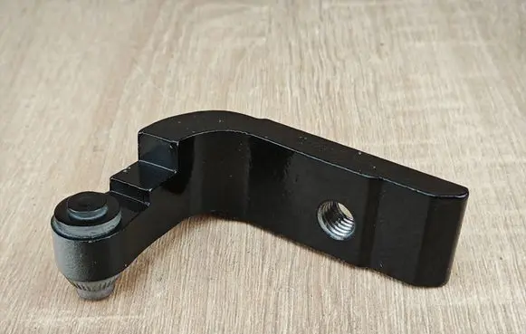 BMW X6 G06 Rear door lower hinge 7333093