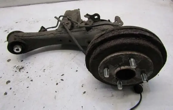 Suzuki Swift III Rear wheel hub KRIS235789