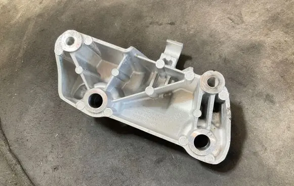 Volvo XC40 Engine mounting bracket 31686307