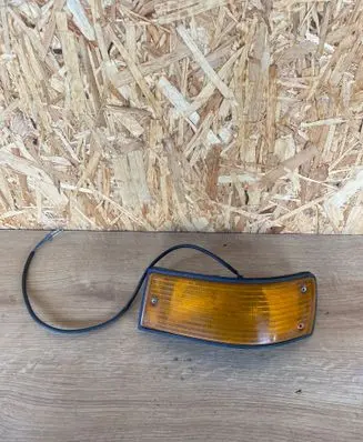 BMW 5 E28 Front bumper turn signal 3370217