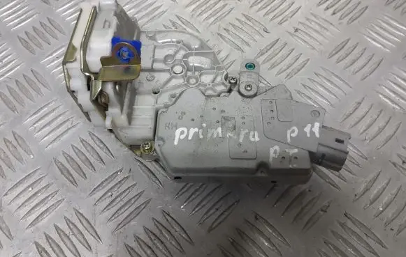Nissan Primera Rear door lock B0521C