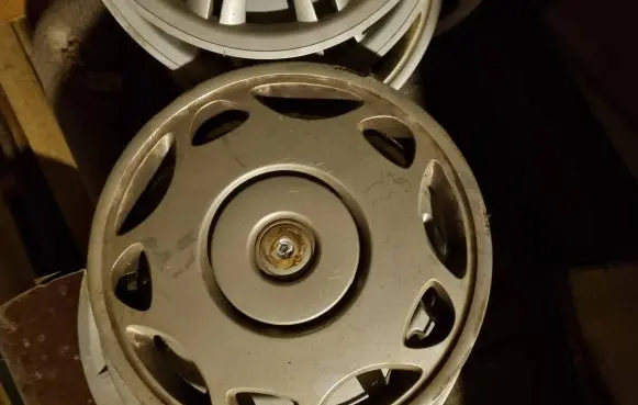 BMW 5 E34 R15 wheel hub/cap/trim 