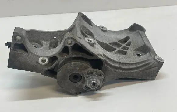 Opel Insignia A A/C compressor mount bracket 55562863 532274354